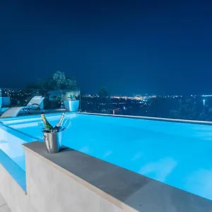 The Boat With Rooftop Pool , Matulji Kroatien